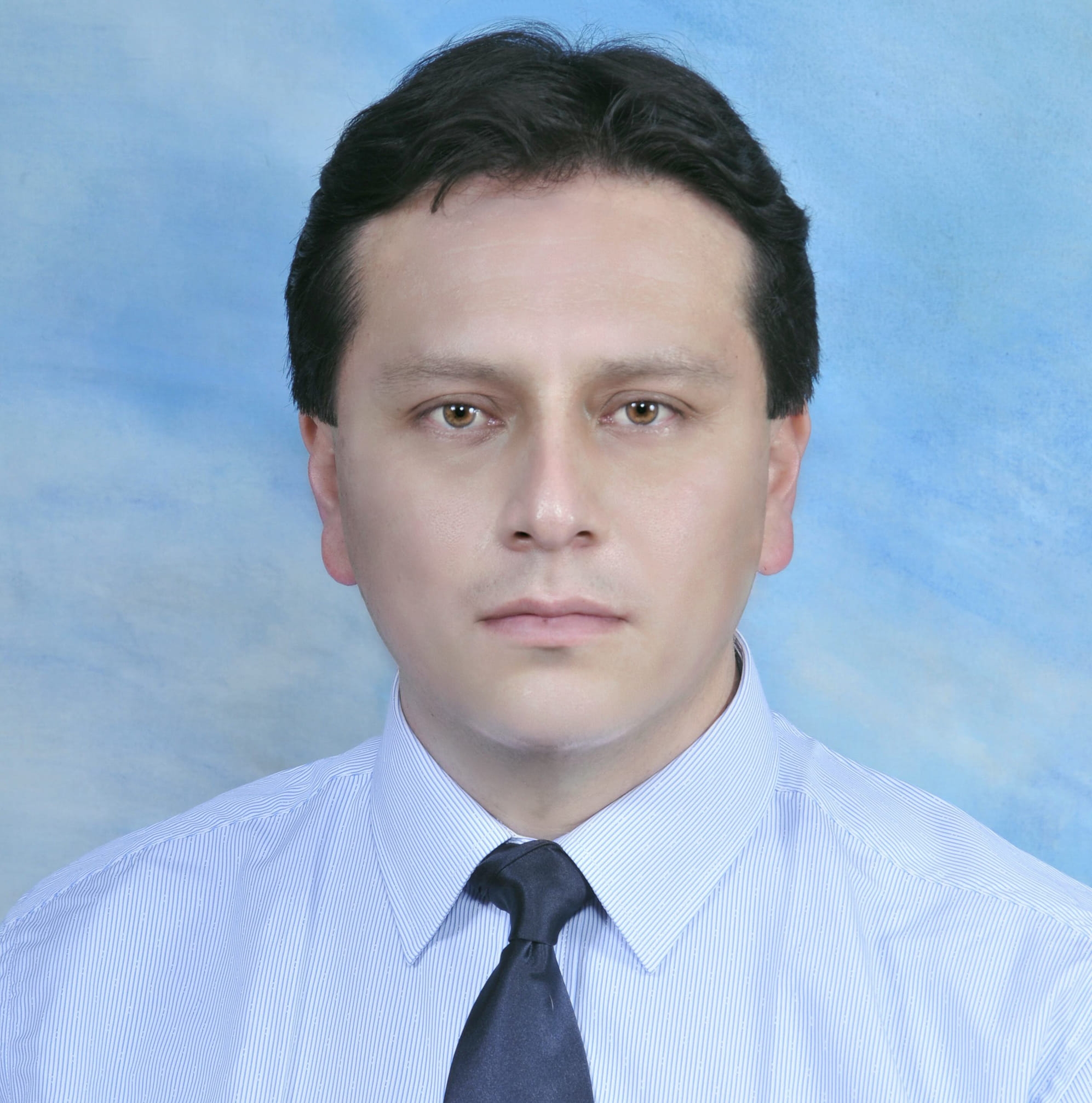 Dr. Gustavo V&aacute;sconez - Cirujanos Oftalm&oacute;logos en Riobamba